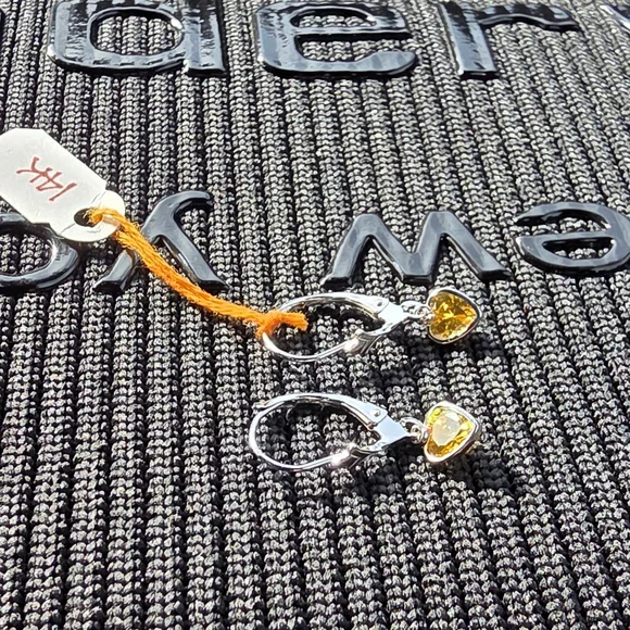 🎀💫14K Real White Gold Heart Earrings💫🎀 - Picture 2 of 4